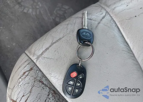 2011 Toyota Sienna Xle V6 z USA, uszkodzony, nr VIN 5TDYK3DC7BS051241